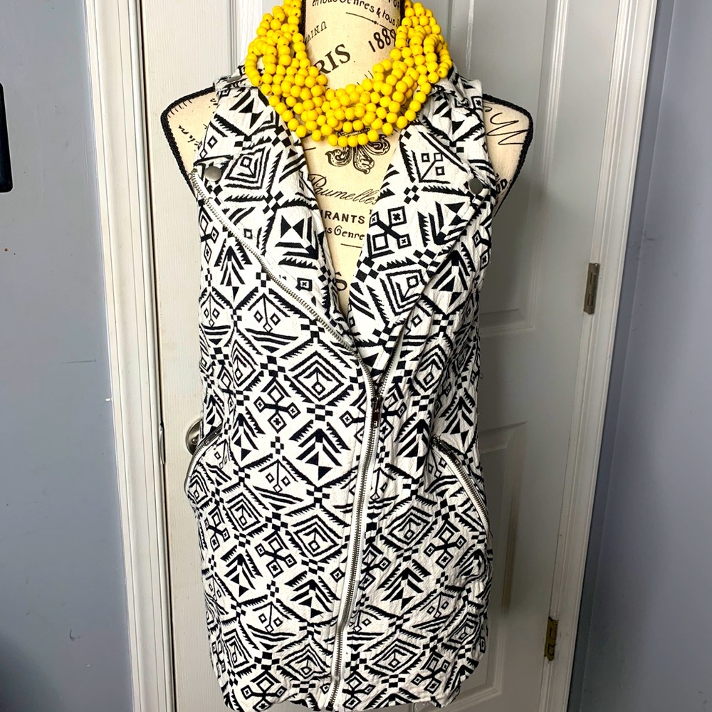 Forever 21 Black & White Aztec Vest